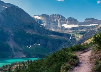 Iowa Woman Dies After Fall at Glacier National Park