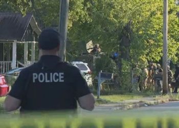 SWAT Surrounds Armed Suspect in Chattanooga Home